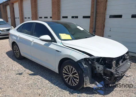 2019 Volkswagen Jetta 1.4T Sel z USA, uszkodzony, nr VIN 3VWE57BU3KM096851